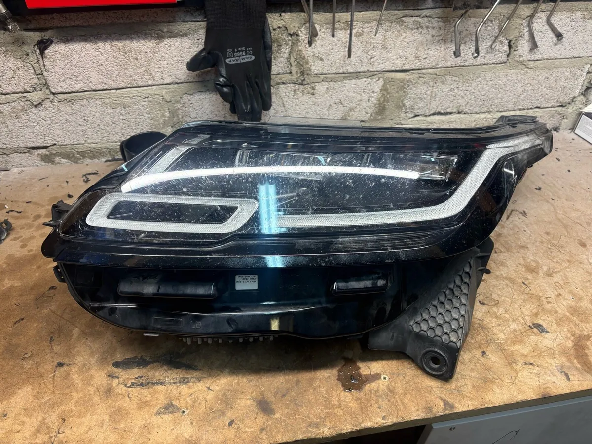 Range Rover Velar Drl repair - Image 4