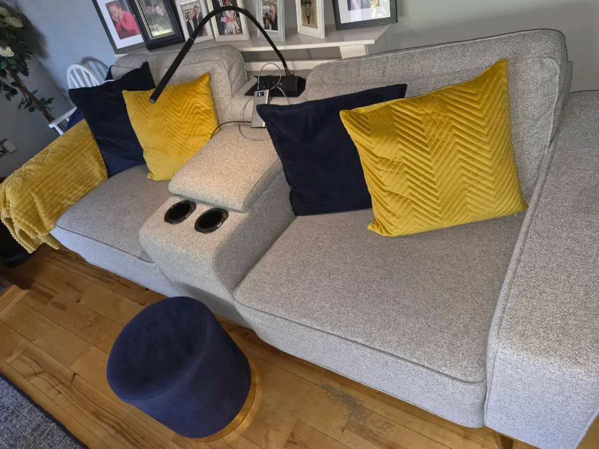 Suite of furniture - Image 2