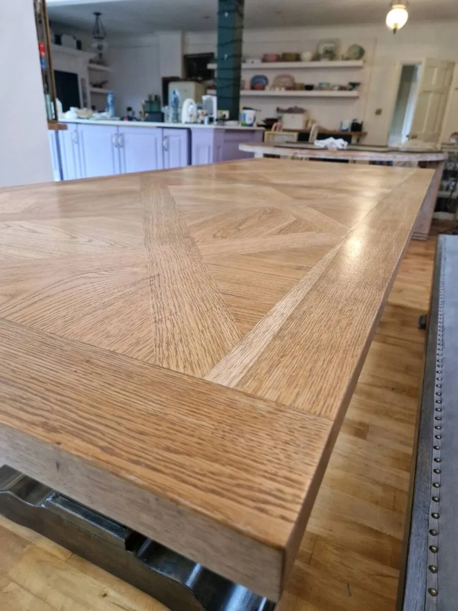 Dining room table and matching benches - Image 2