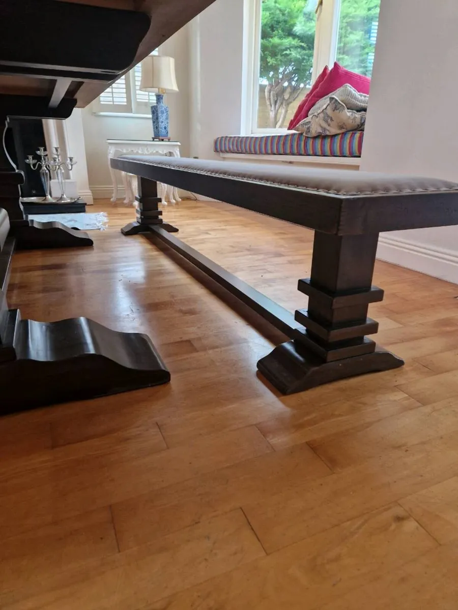 Dining room table and matching benches - Image 3