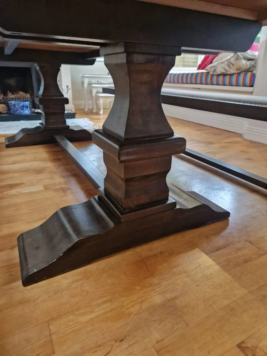 Dining room table and matching benches - Image 4