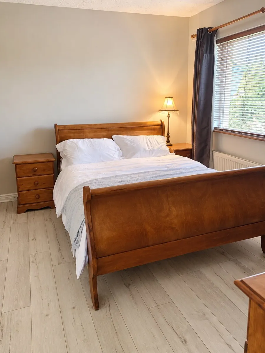 Beautiful Mahogany Bedroom Furniture Set - Image 1