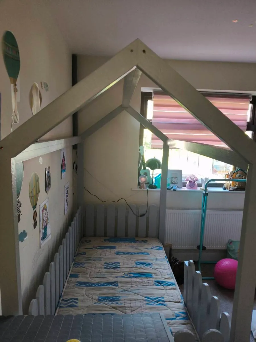 Kids house bed - Image 4