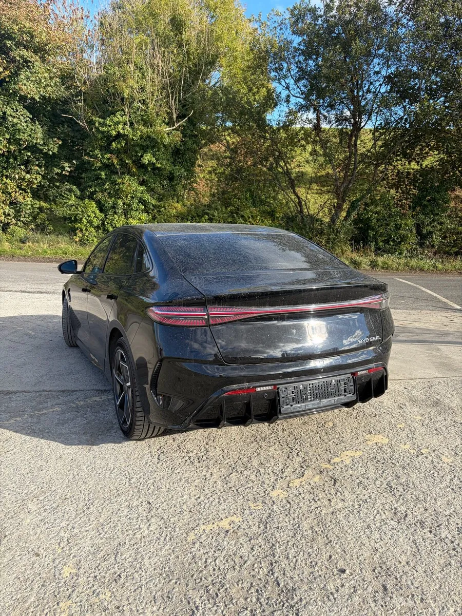 2024 BYD Seal RWD. Damaged Salvage - Image 4