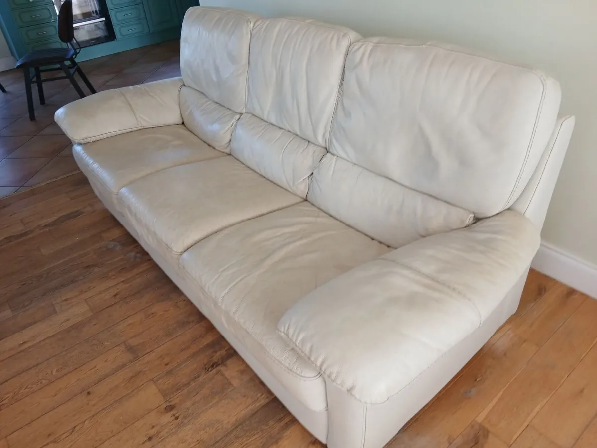 Single beds, couch, armchair - Image 3