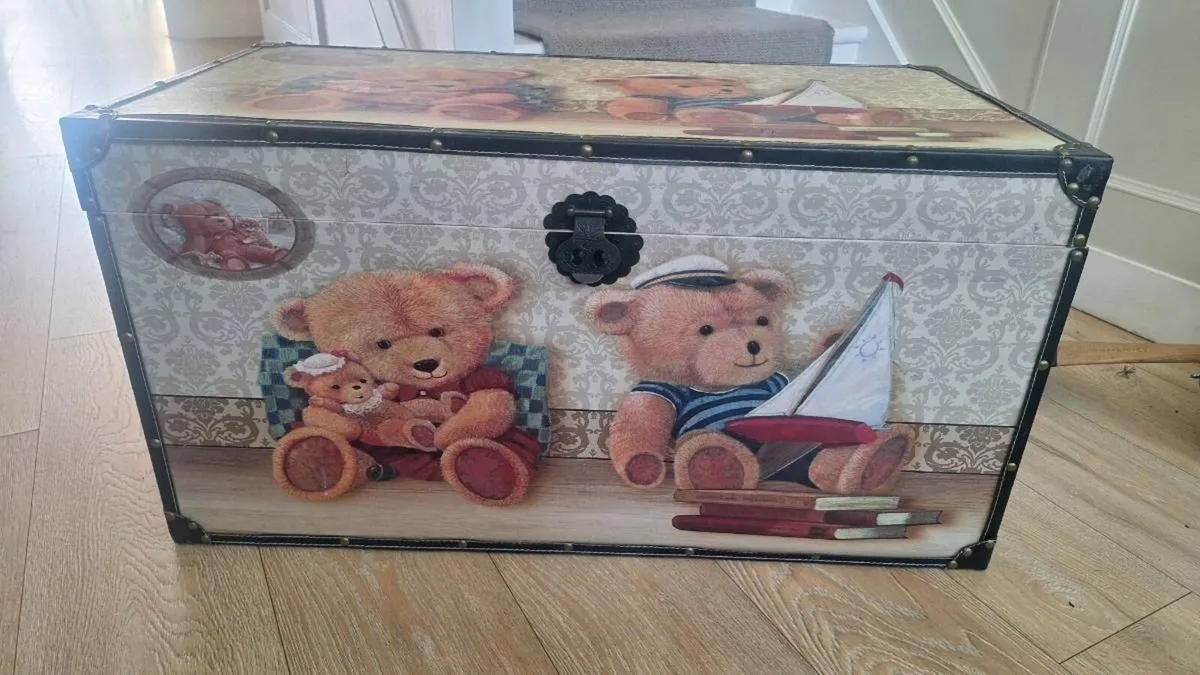 Toy chest - Image 1