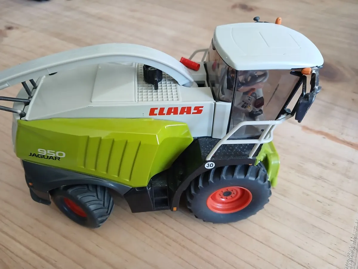 SIKU LARGE CLAAS 950 JAGUAR HARVESTER MODEL. - Image 1