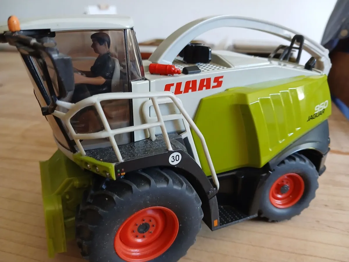 SIKU LARGE CLAAS 950 JAGUAR HARVESTER MODEL. - Image 2