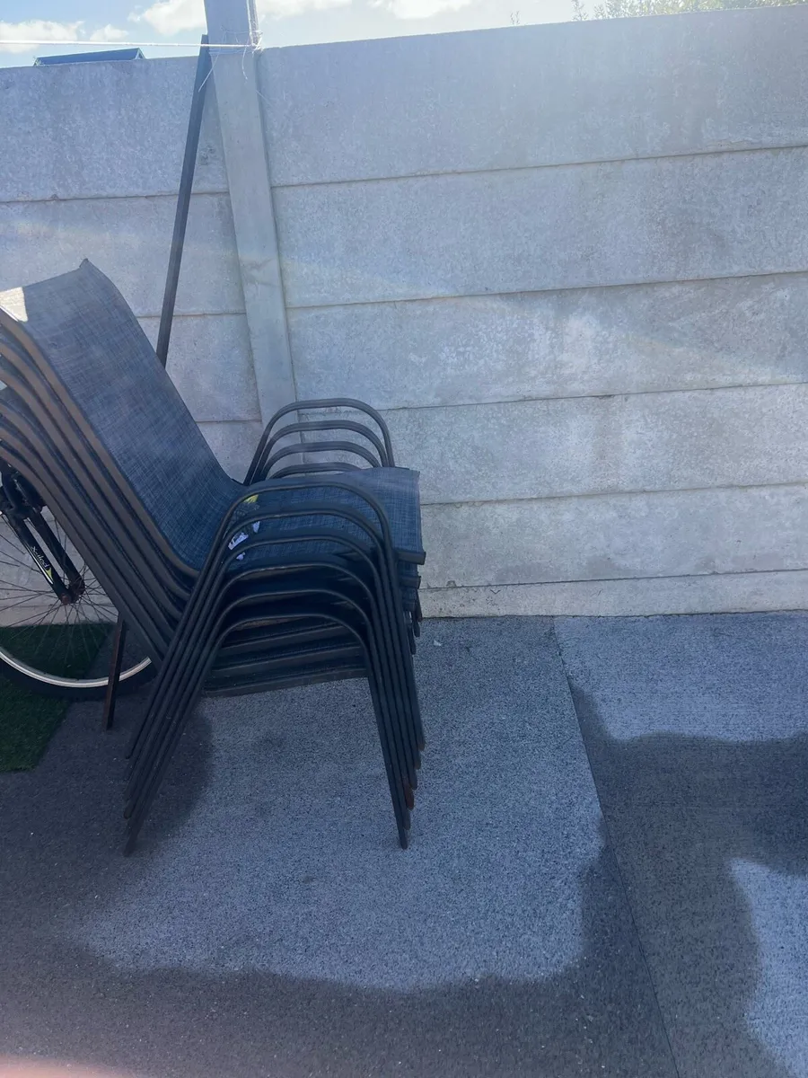 Garden table and umbrella and heavy duty stand and - Image 2
