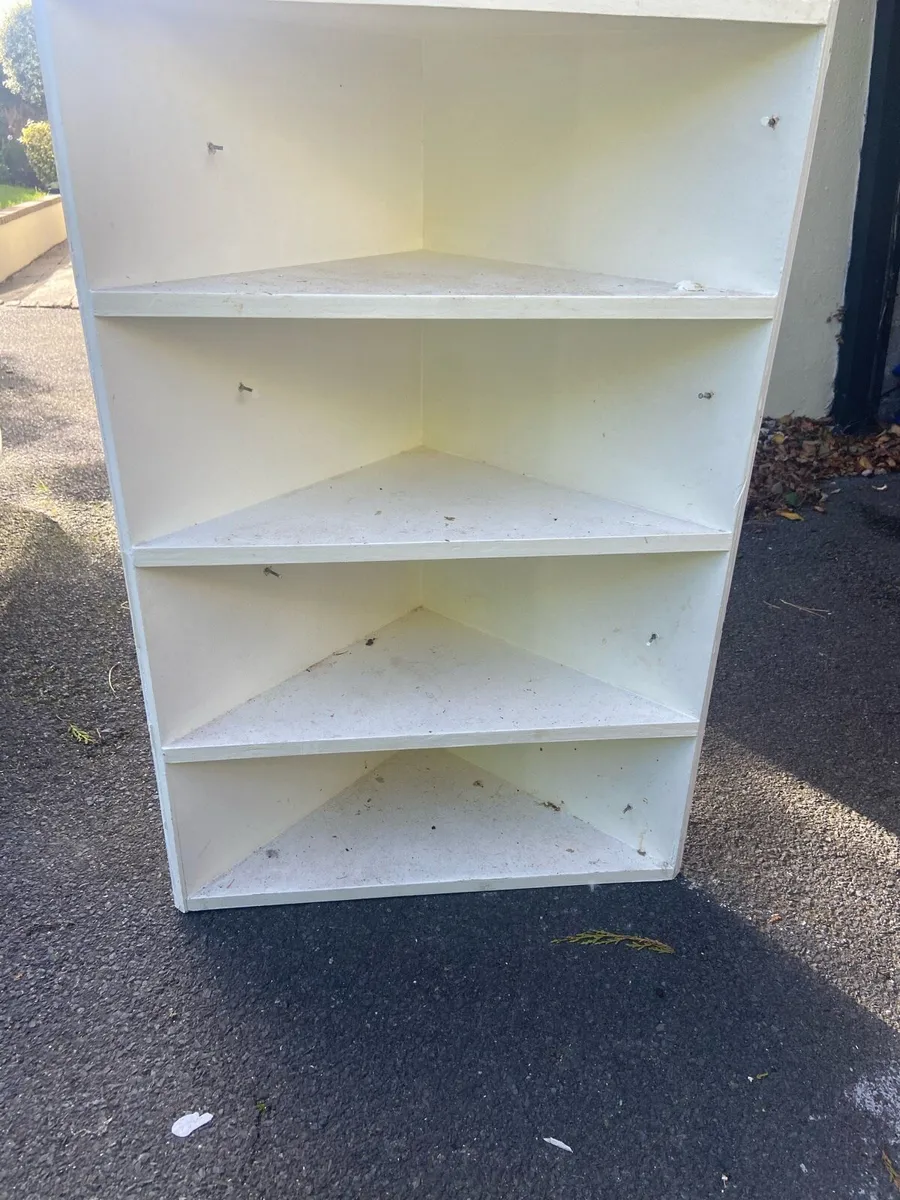 Corner wall unit