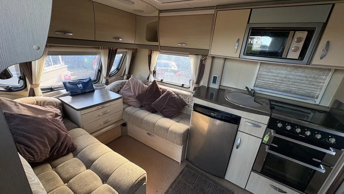 Sterling Eccles Ruby 4B, Motor Mover/Air Awning - Image 2