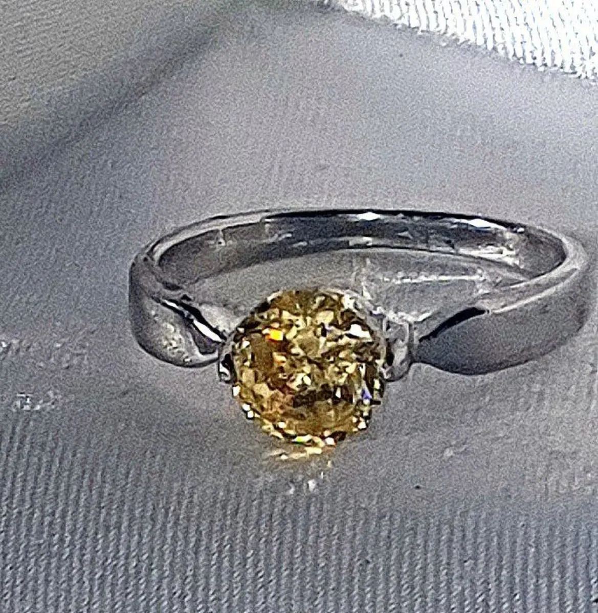 Vintage Champagne Sapphire Silver Solitaire - Image 2