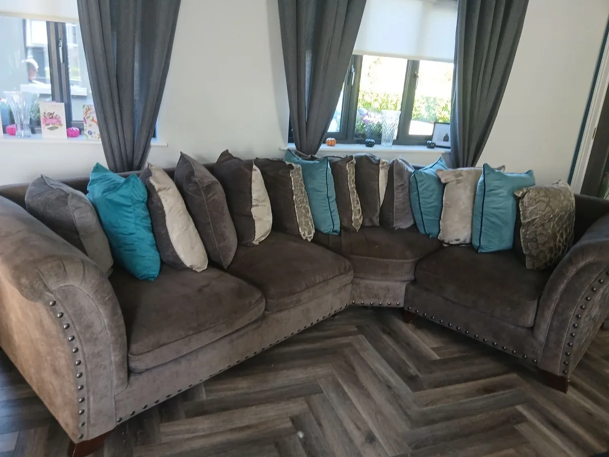 Couches - Image 3