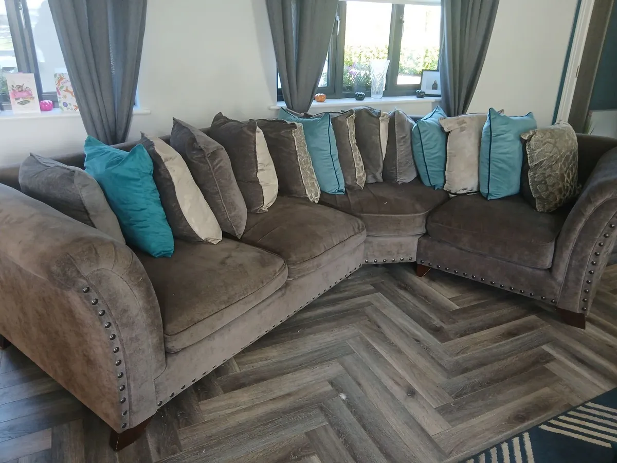 Couches - Image 4