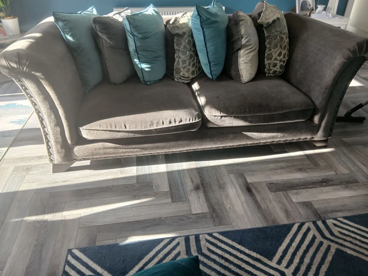Couches - Image 2