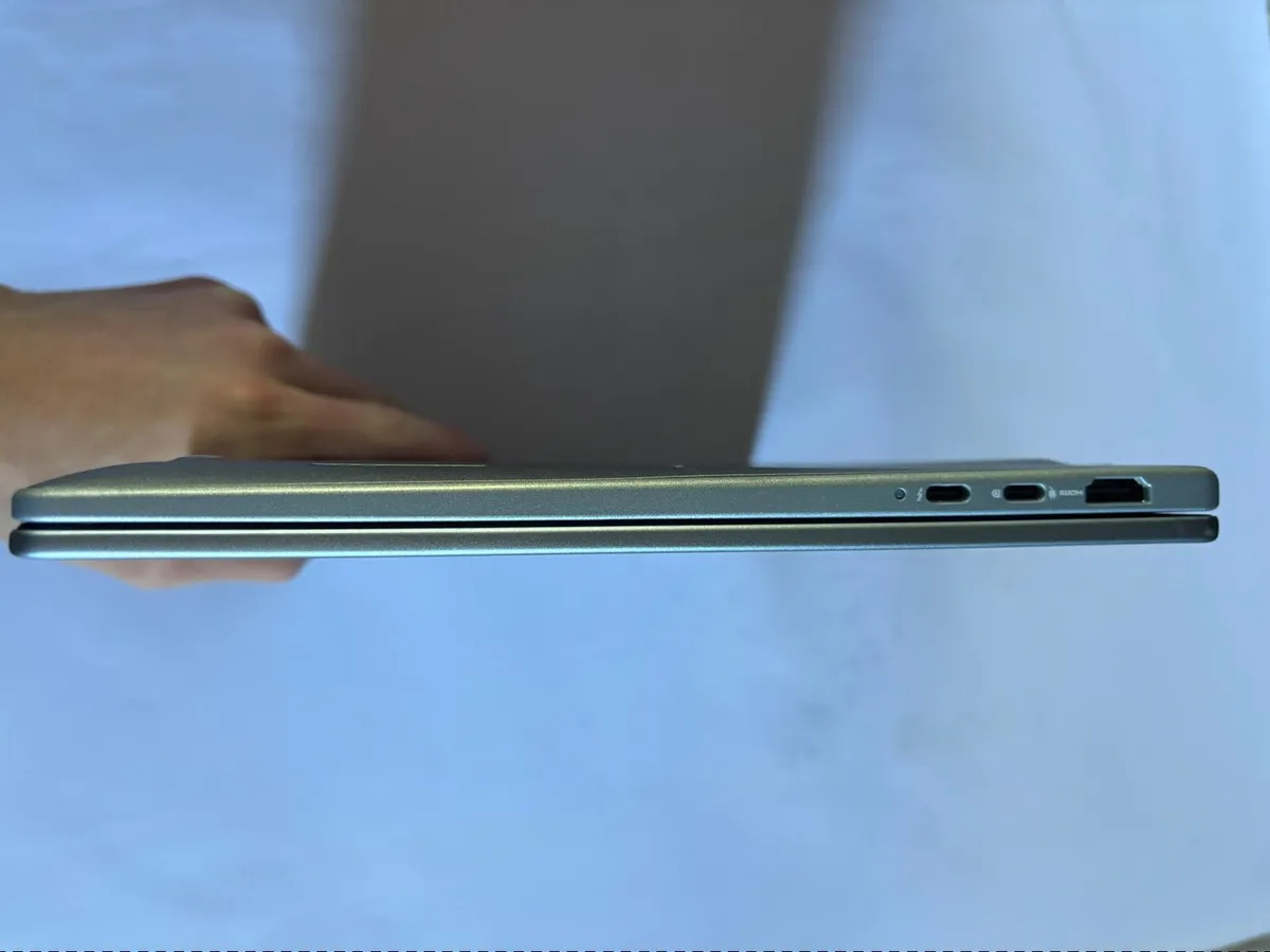 Dell 14 plus 2in1 laptop - Image 4