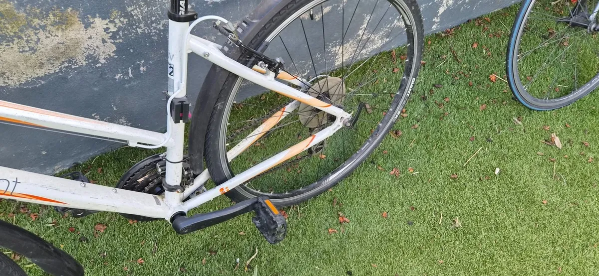 Ladies Giant Escape W 2 Hybrid Bike - Image 2