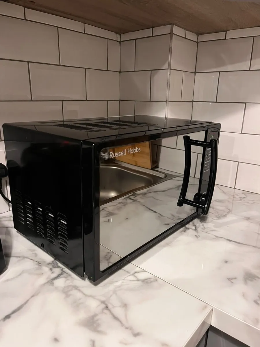 Russell Hobbs Black Mirror Microwave – 700W - Image 2