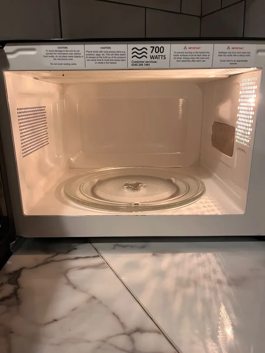 Russell Hobbs Black Mirror Microwave – 700W - Image 4