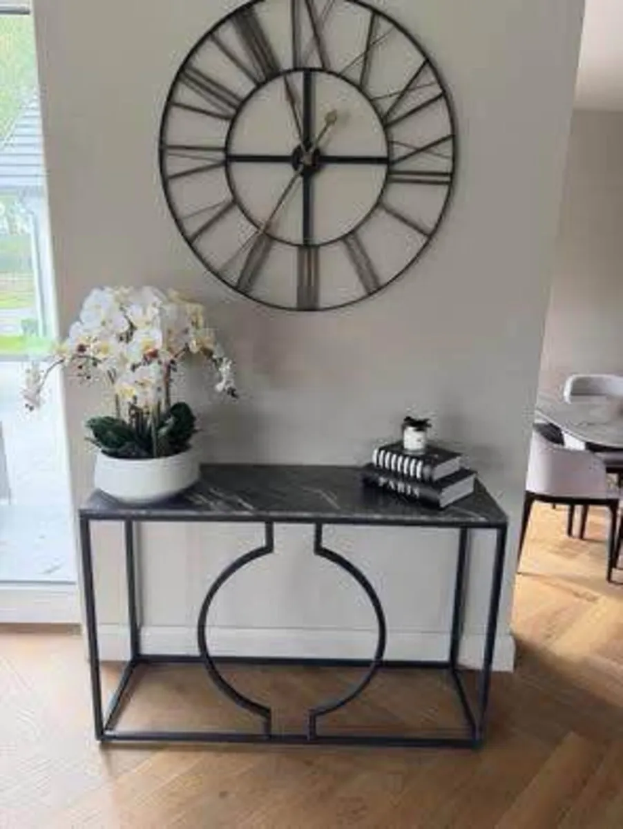 STUNNING CONTEMPORARY CONSOLE TABLE & ARTIF PLANT - Image 1