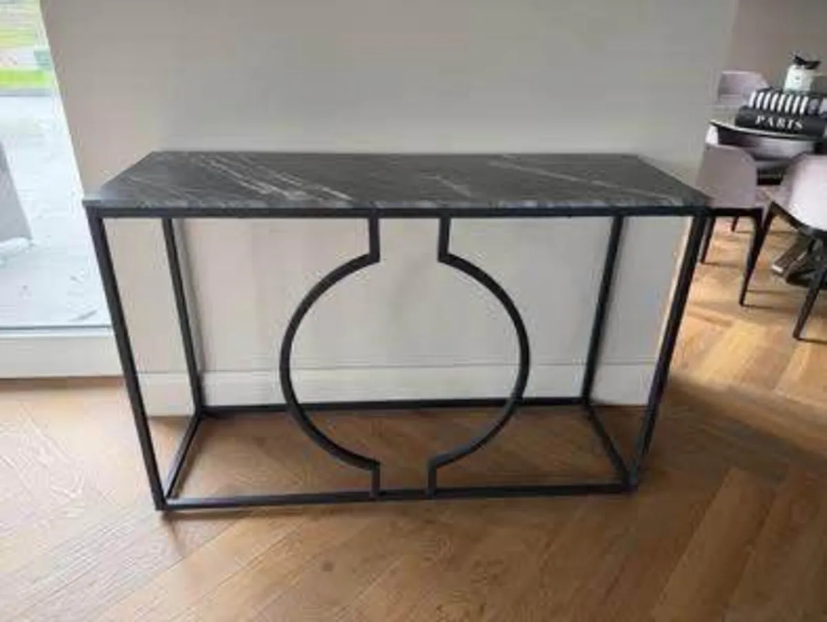 STUNNING CONTEMPORARY CONSOLE TABLE & ARTIF PLANT - Image 2
