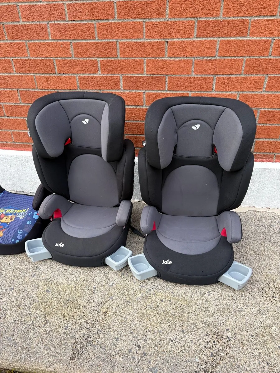 2 x joie car seats + boosters - Image 2