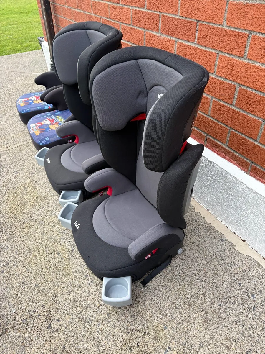 2 x joie car seats + boosters - Image 3
