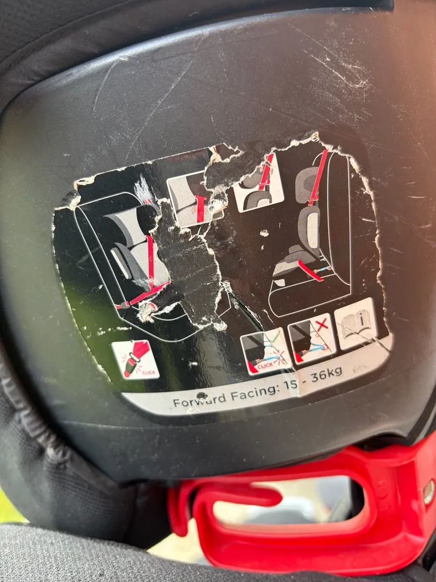 2 x joie car seats + boosters - Image 4