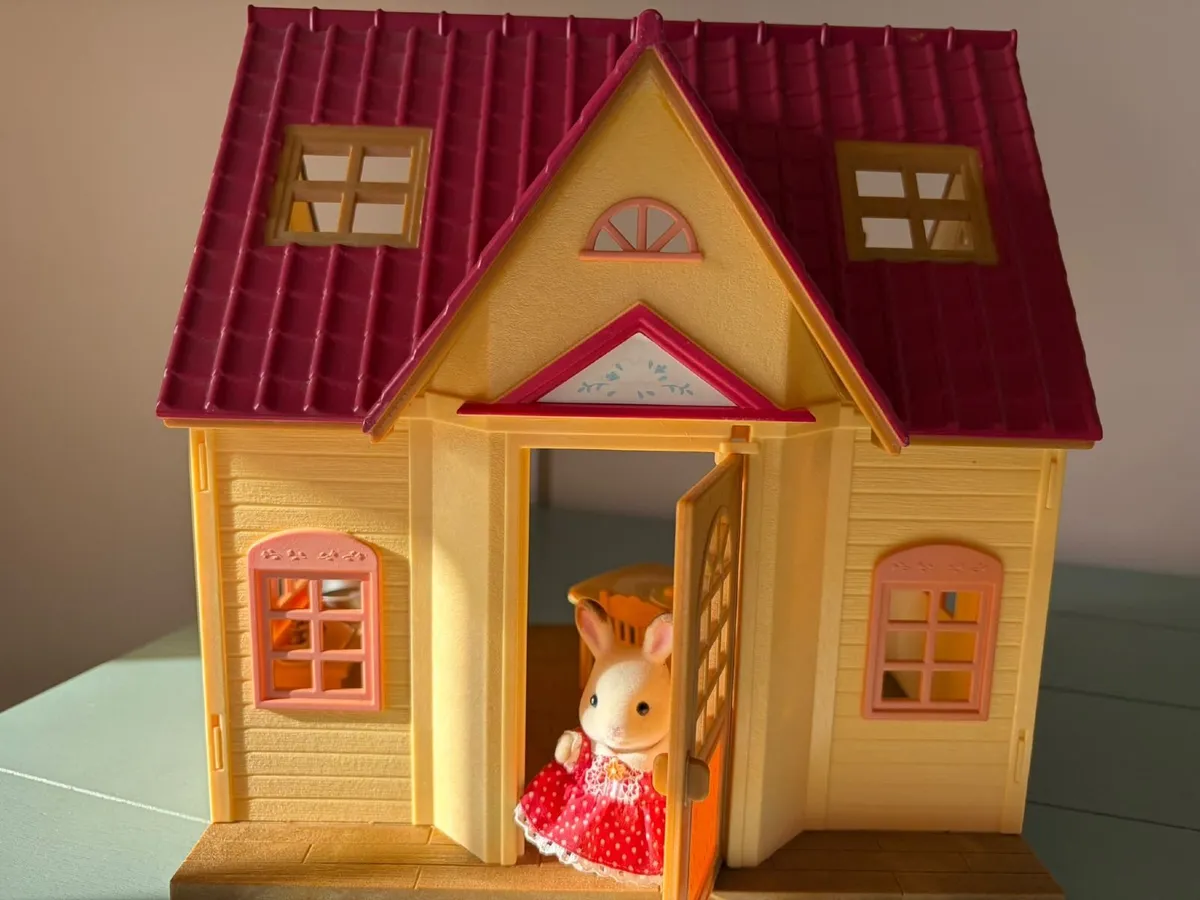 Sylvanian Family Cosy Cottage - Image 1