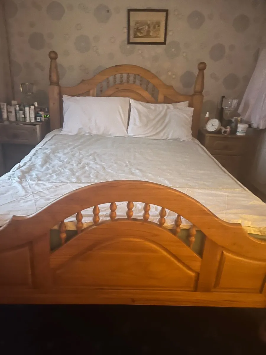 King-Size Solid Wood Bed w/h Matching Bedside Lock - Image 1