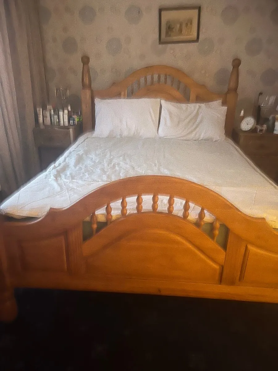 King-Size Solid Wood Bed w/h Matching Bedside Lock - Image 2