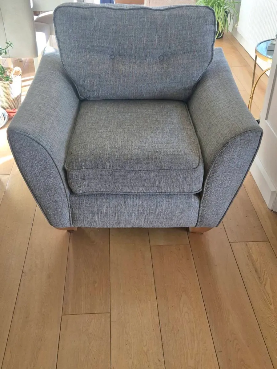 Corner unit foot stool and single chair - Image 1