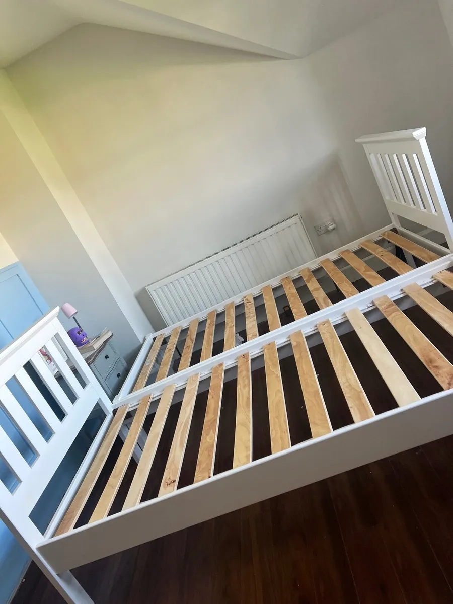 Bedroom furniture - Image 1