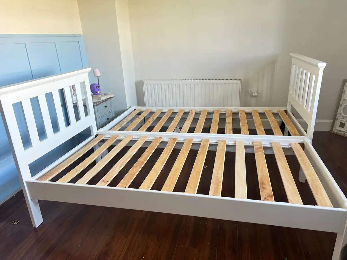 Bedroom furniture - Image 2