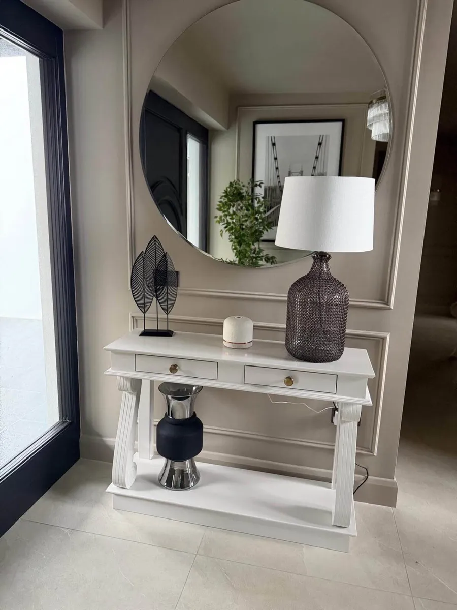 Elegant Solid Wood Console Table - Excellent Cond. - Image 1