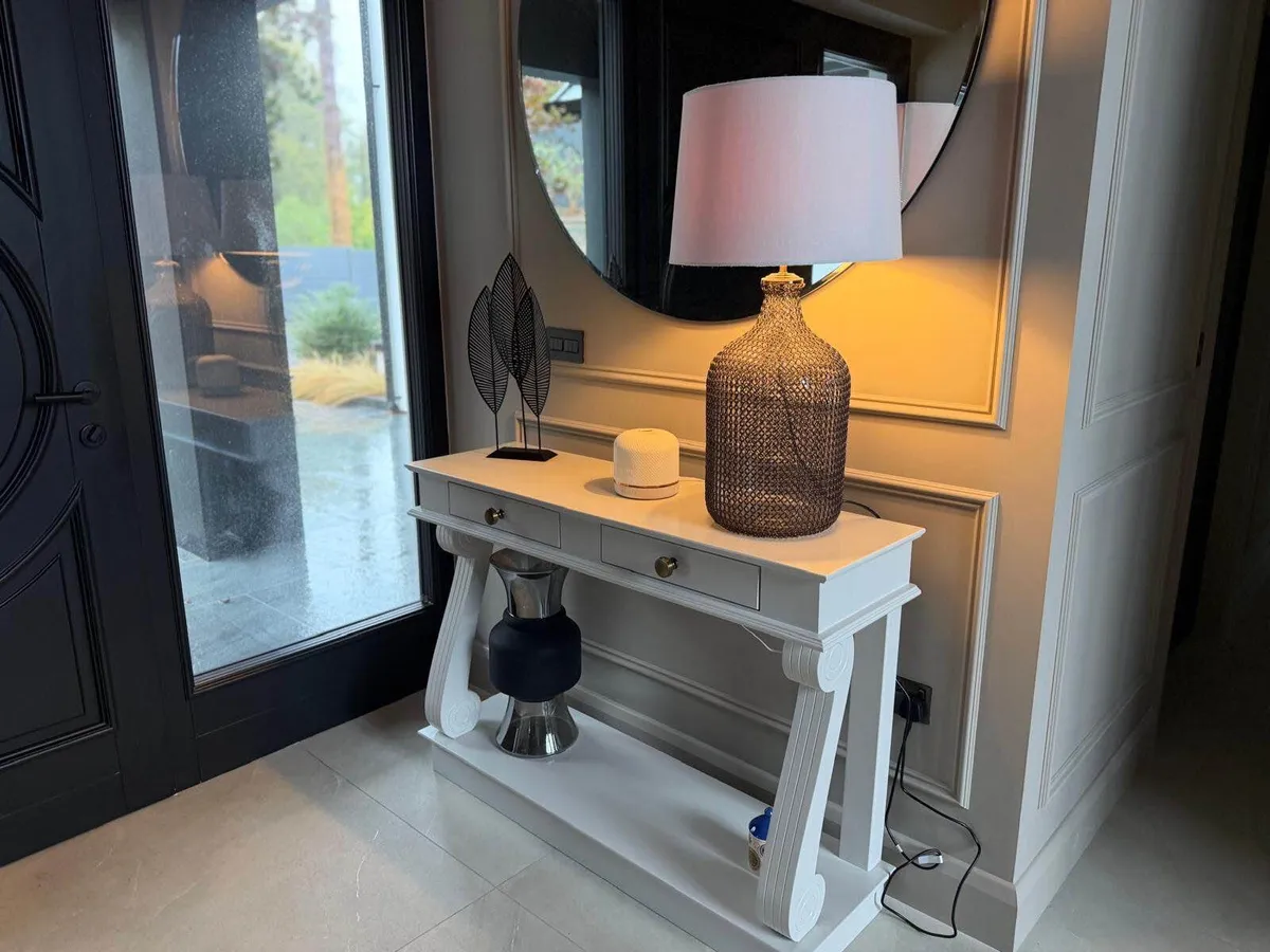 Elegant Solid Wood Console Table - Excellent Cond. - Image 2