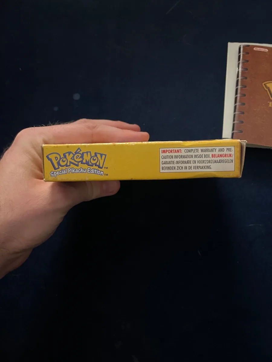 Pokémon Yellow: Special Pikachu Edition CIB - Image 2