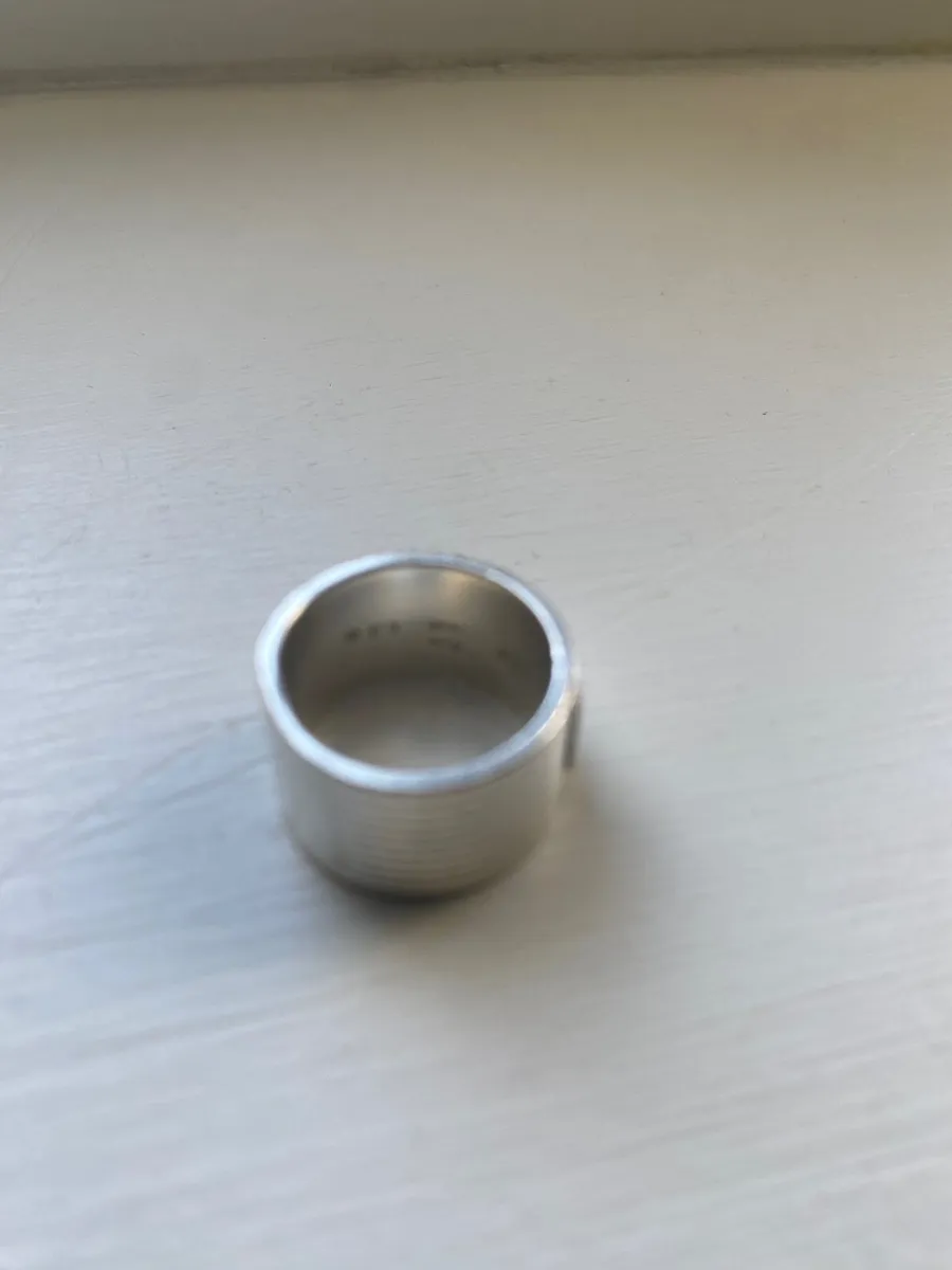 Gucci chunky ribbed band ring - Image 1