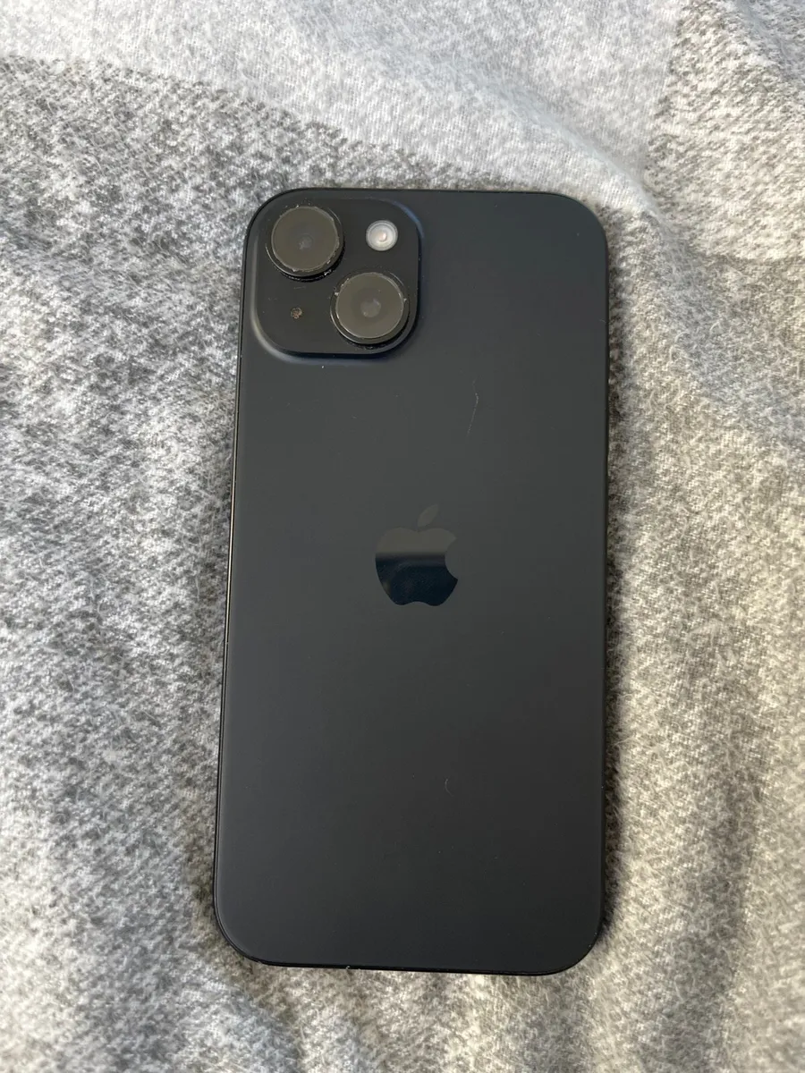 Matte black iPhone 15 pro, no Snapchat - Image 1