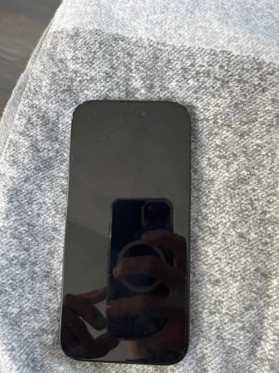 Matte black iPhone 15 pro, no Snapchat - Image 2