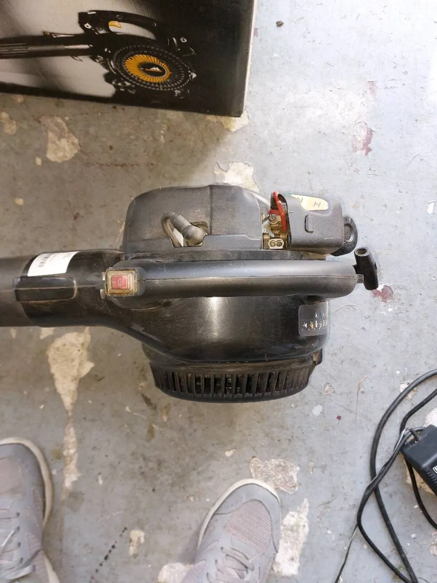 Leaf blower/vacuum - Image 3