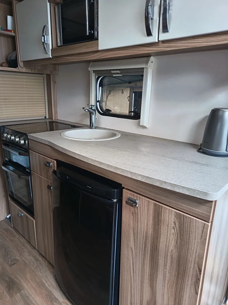 Swift Sprite Quattro 6 Berth Caravan 2016 - Image 3