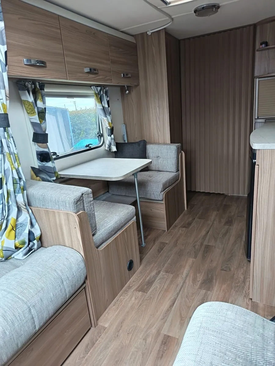 Swift Sprite Quattro 6 Berth Caravan 2016 - Image 2