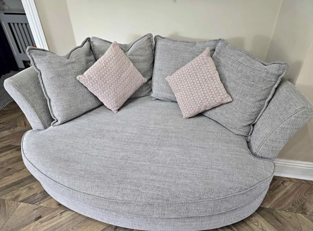 Round Couch - Image 1