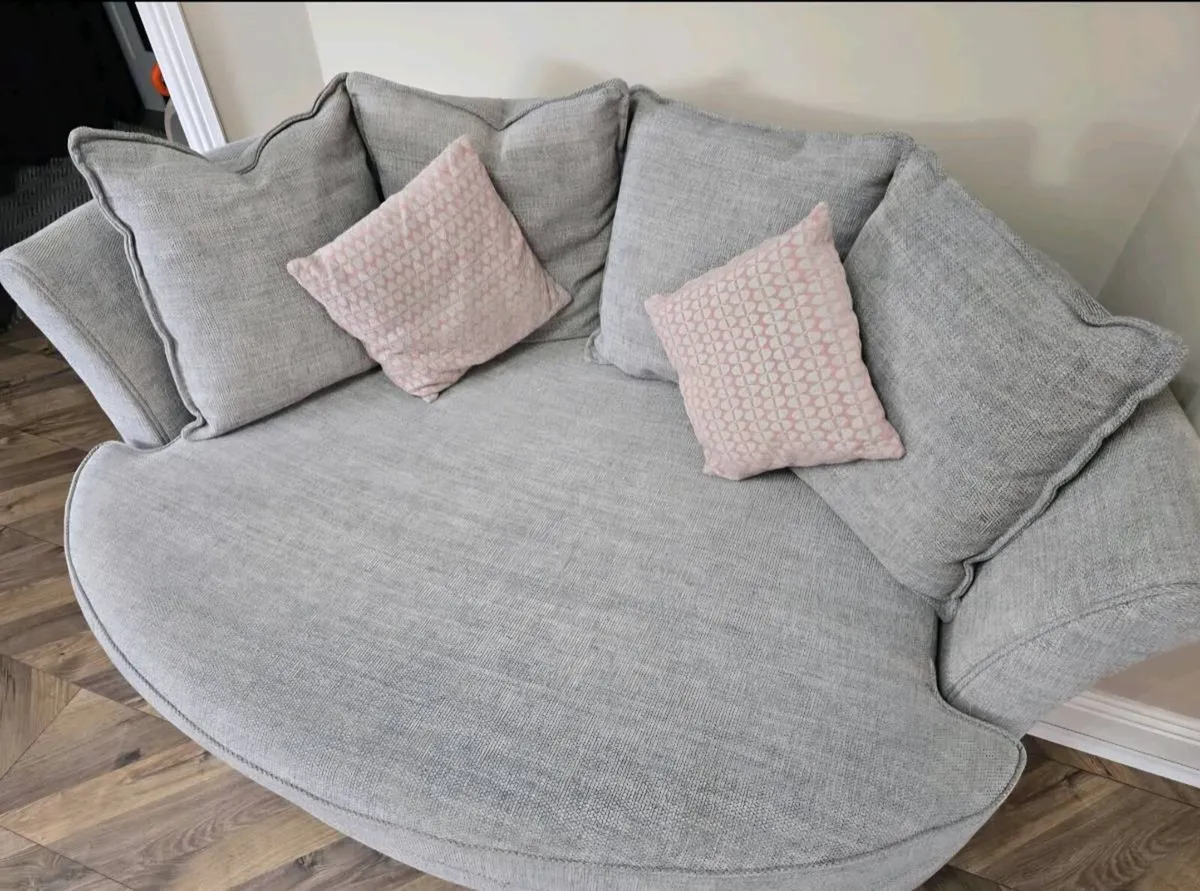 Round Couch - Image 2