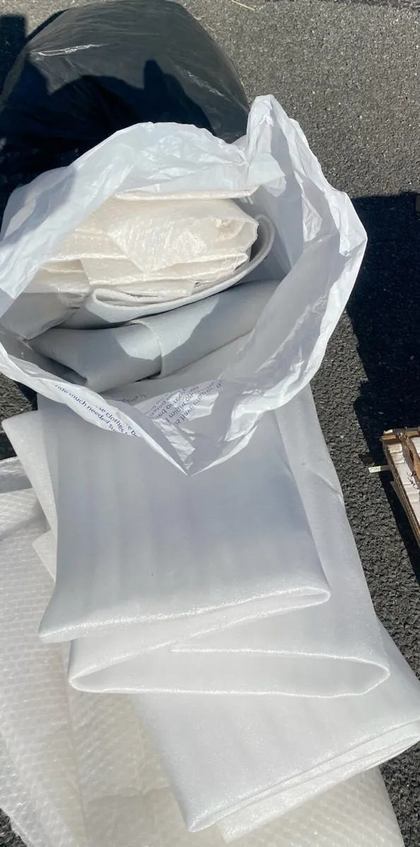 Moving / Packing Boxes and bags of bubble wrap ++ - Image 2