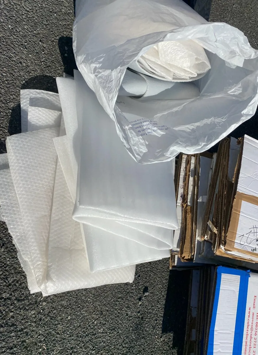 Moving / Packing Boxes and bags of bubble wrap ++ - Image 3