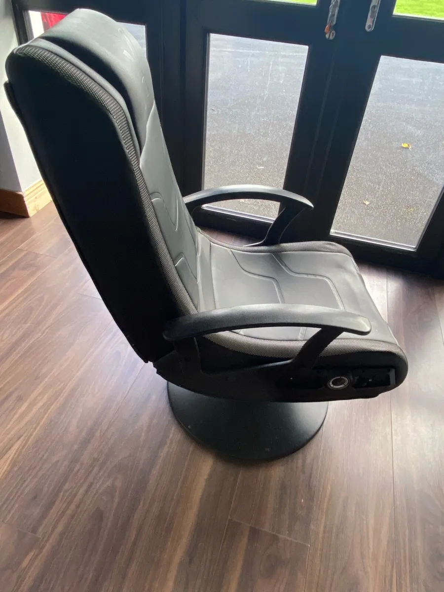 X rocker Gaming chair - Image 2