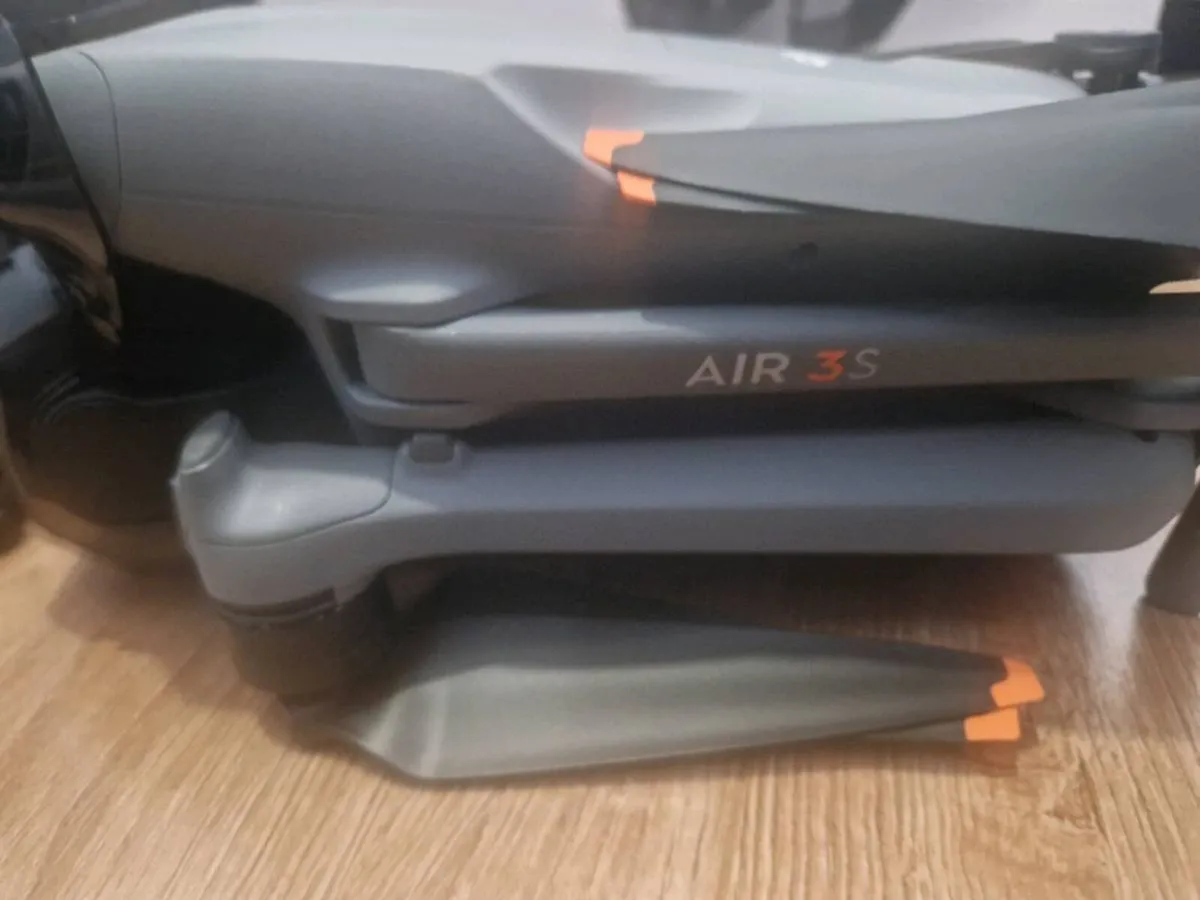 DJI AIR 3S Fly More Combo - Image 2