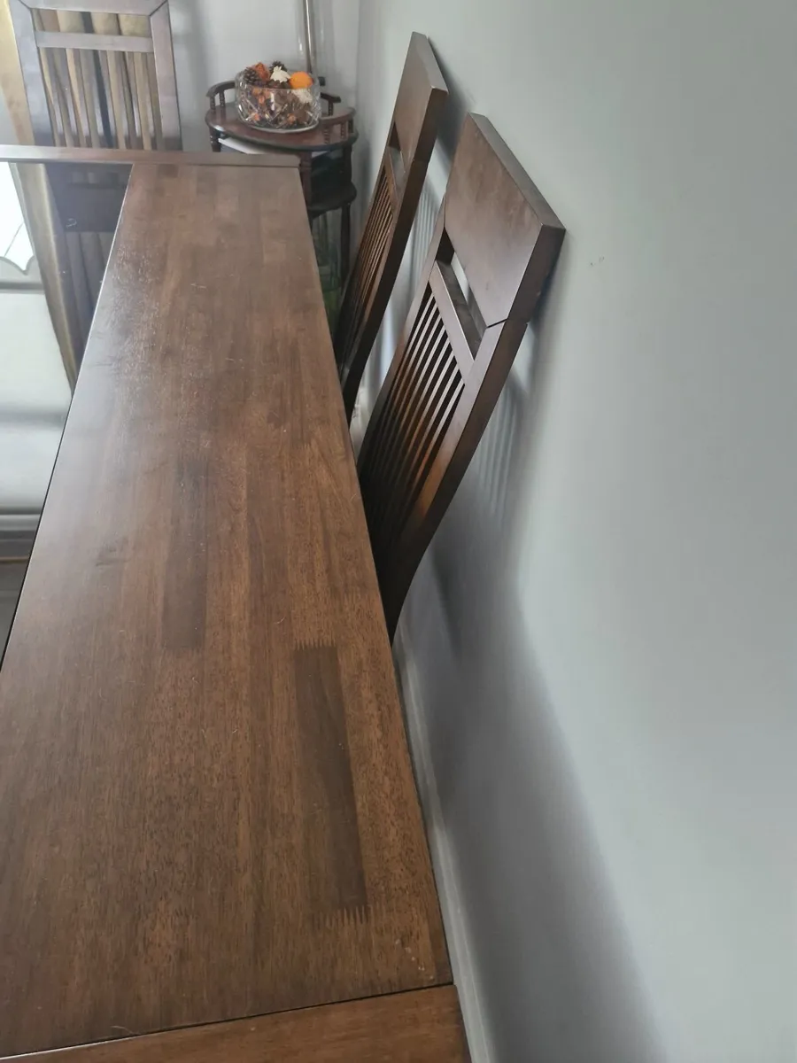 Dining table and 6 chairs - Image 1